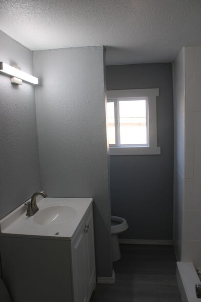 Building Photo - 232 Osaple Cir