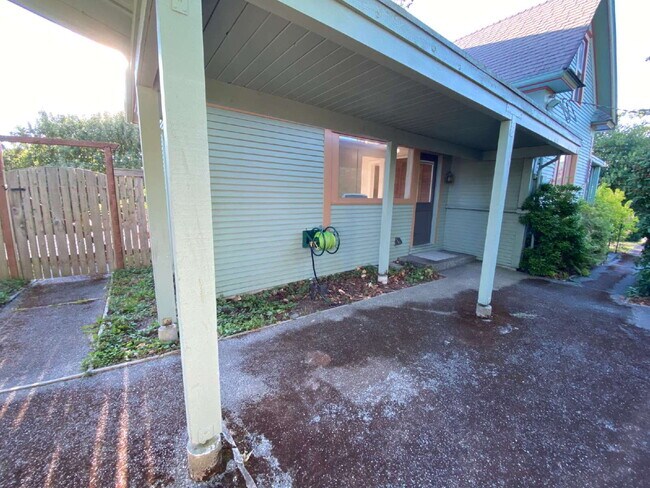Building Photo - Rustic 4-Bed, 2-Bath Home in Happy Valley ...