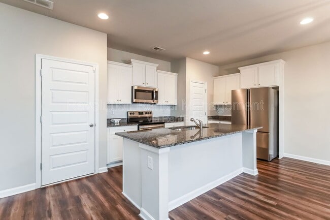 Building Photo - 112 Hunts Ml Cir