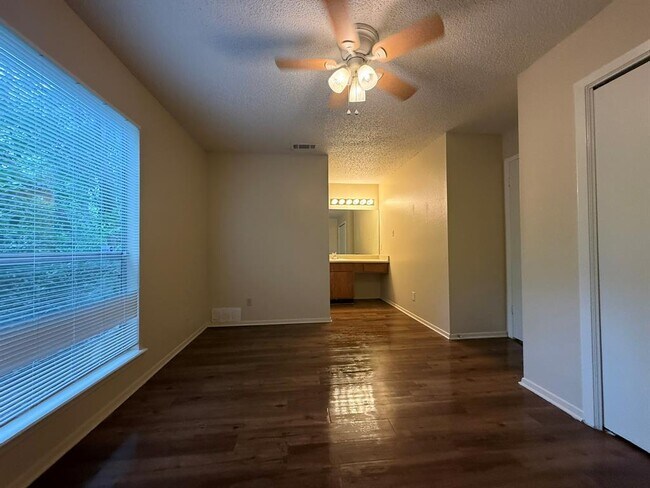 Building Photo - 12812 Tomanet Trail