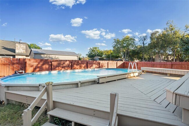 Building Photo - 1801 Broken Shoe Cove