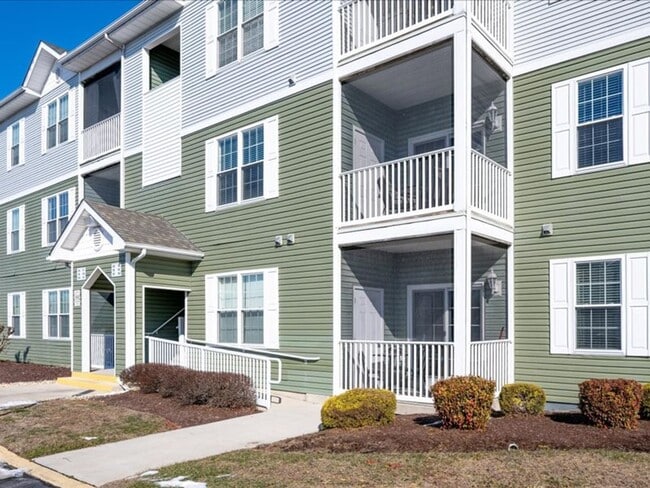 Building Photo - For Rent: Beautifully updated 2-bed/2-bath condo, Sandpiper Village, Rehoboth. $2,000.00/month. P...