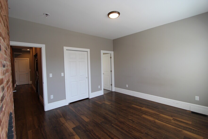 Building Photo - 164 N 18th St