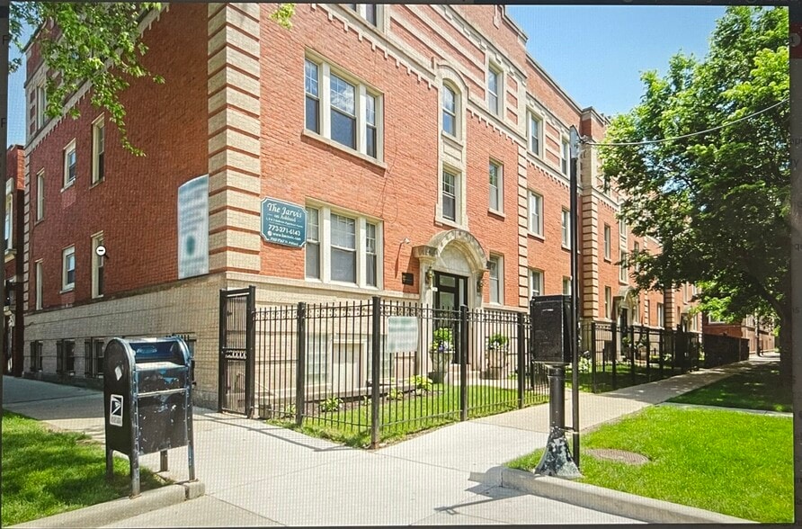 Building Photo - 7363 N Ashland Blvd