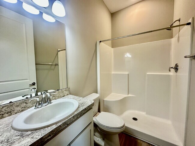 Building Photo - Second Floor, Studio Apartment in Old Town Bluffton!