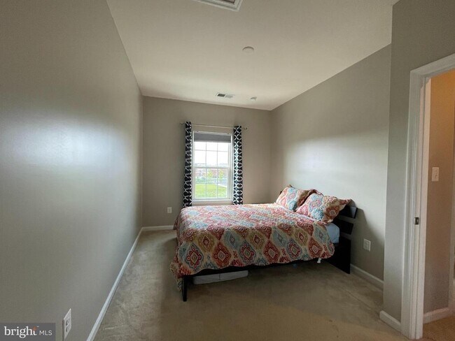 Building Photo - 22421 Sweetspire Dr
