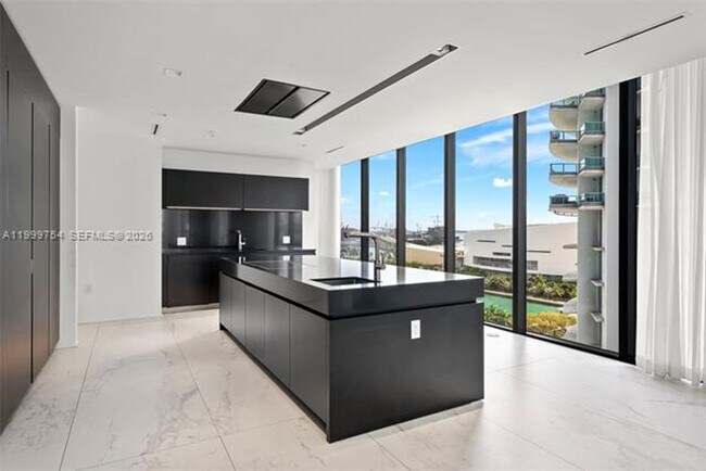 Building Photo - 1000 Biscayne Blvd