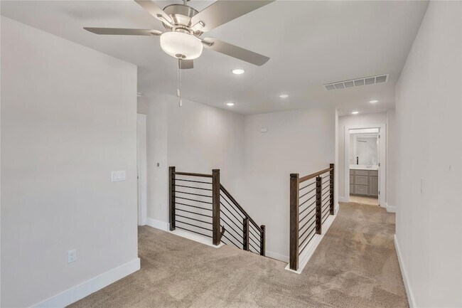 Building Photo - 15607 Ellinger Dr