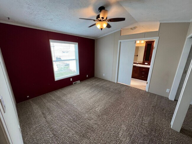 Building Photo - 3 Bedroom 2 Bath High-End Mobile Home with...