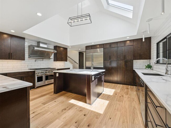 Building Photo - 3911 Dry Creek Dr