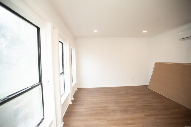 Building Photo - 13118 Old River Dr