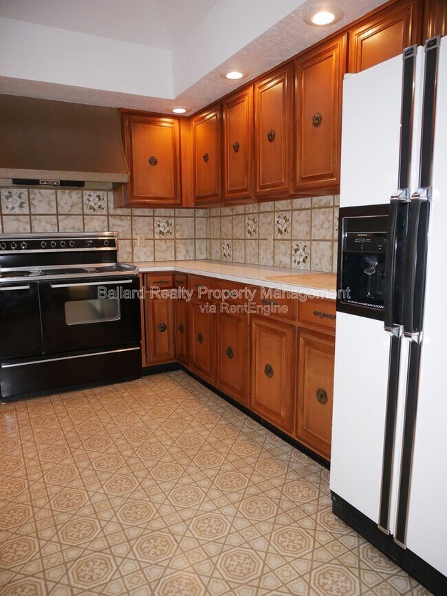 Building Photo - 8615 23rd Ave NW