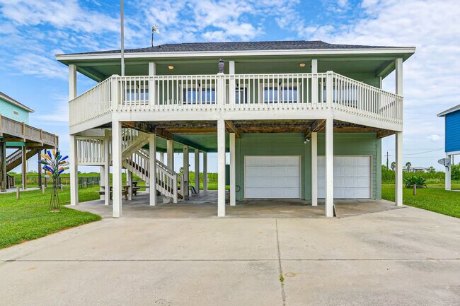 Building Photo - 3229 Castle Dr