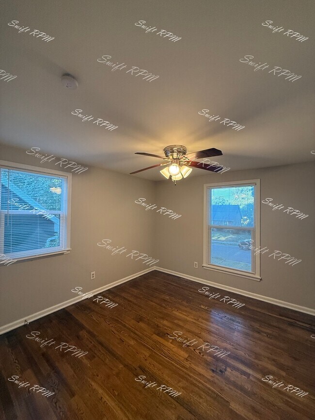 Building Photo - 9805 Carter Dr