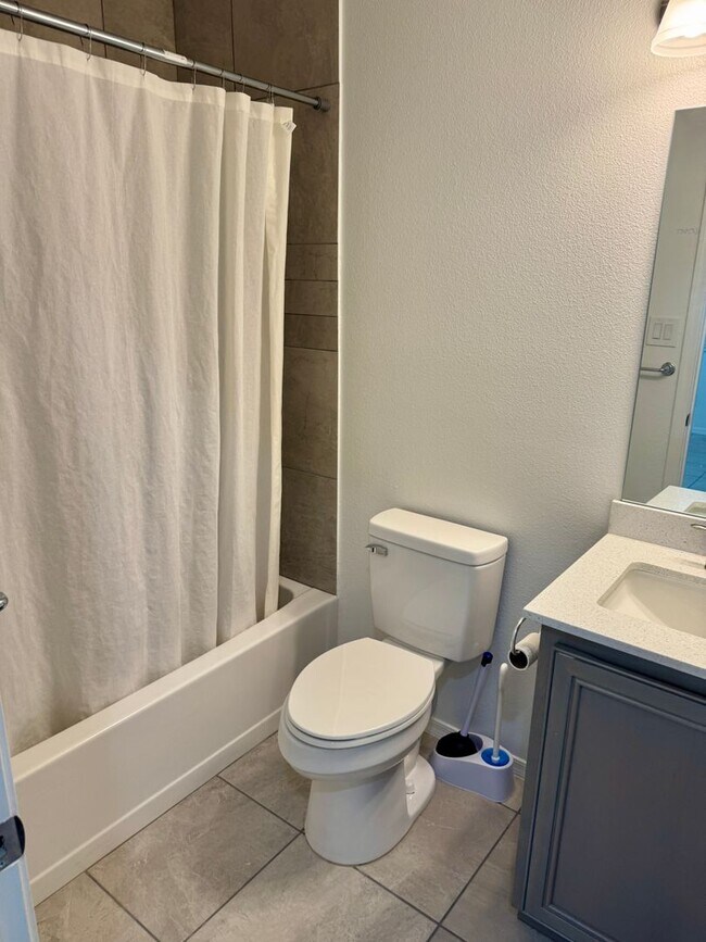 Building Photo - Three Bedroom Two Bath San Luis Home in Los Mezsquites