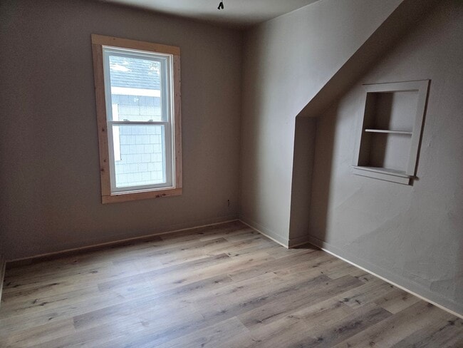 Building Photo - Freshly Updated 4 Bedroom 1 Bath Single Family Home in Marinette