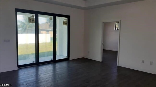 Building Photo - 1201 NE 18th Pl