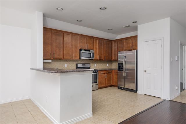 Building Photo - 2300 Castle Creek Dr