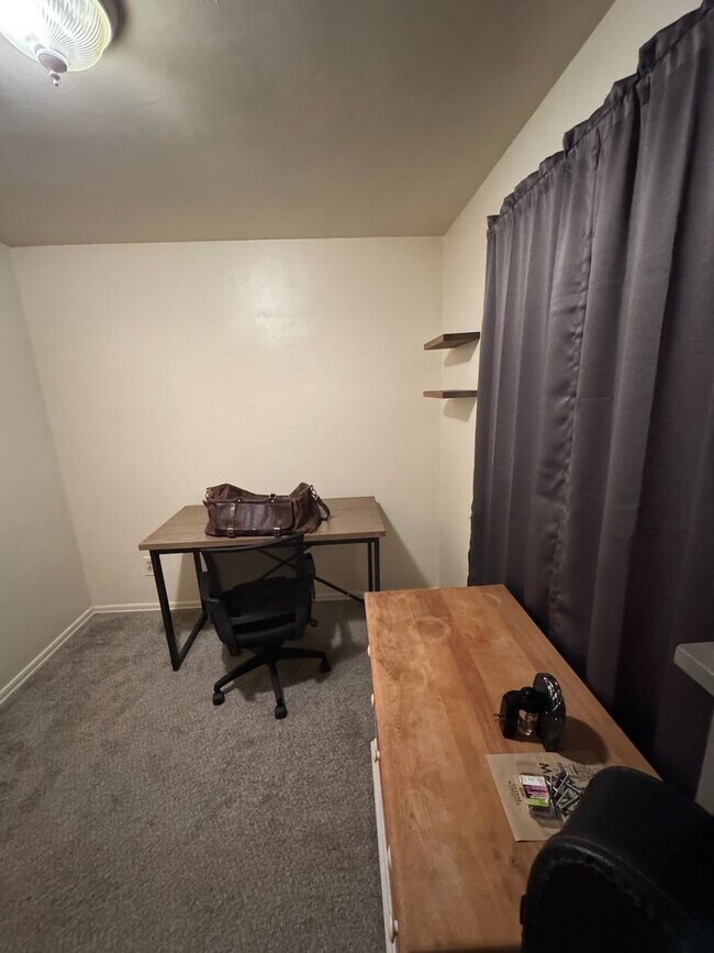 Building Photo - Spacious Split Level in Baldwin for Rent- ...