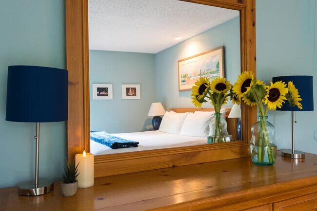 Building Photo - 1206 Hollow Creek Dr