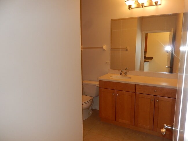 Building Photo - 850 Village Center Dr