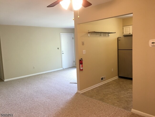 Building Photo - 915 Yorkshire Dr