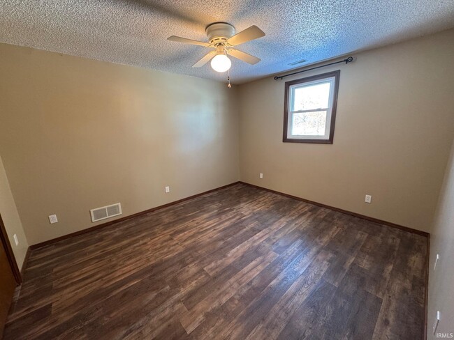 Building Photo - 10521 Bethel Rd