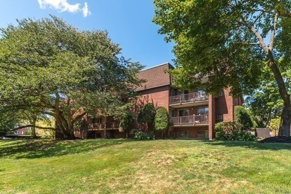 Building Photo - 143 Kenrick St