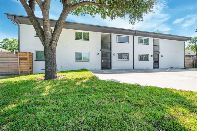 Building Photo - 4708 San Jacinto St