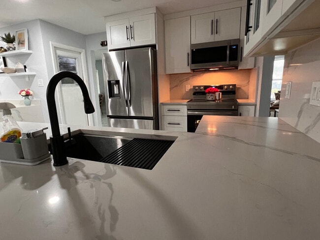 Building Photo - 165 NW 78th Ave