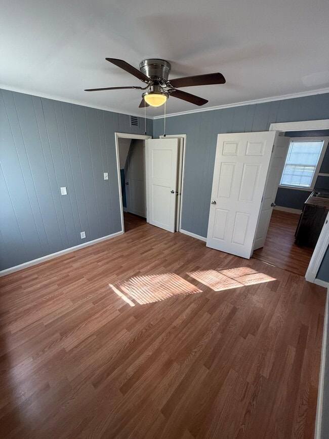 Building Photo - 293 W Waldorf Ave