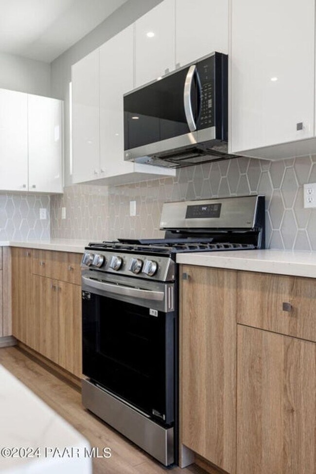 Building Photo - Beautiful Home in a Stunning 55+ Community...