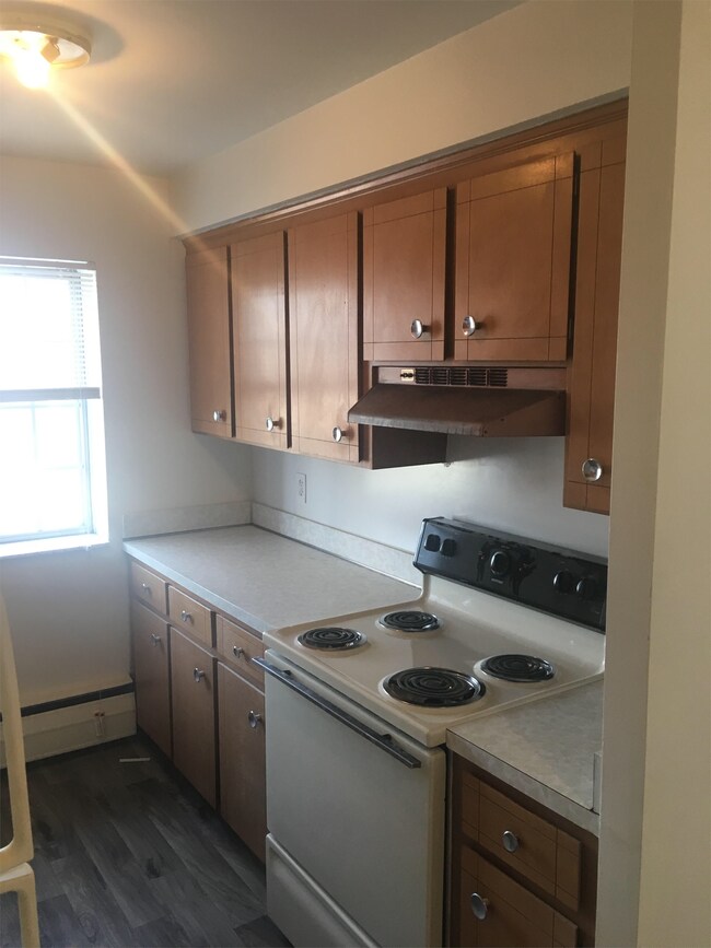 Building Photo - 4865 Cadieux Rd