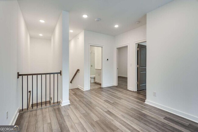 Building Photo - 513 Burton Dr