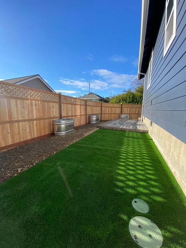 Building Photo - BRAND NEW 1 BEDROOM ON OREGON'S ADVENTURE COAST!