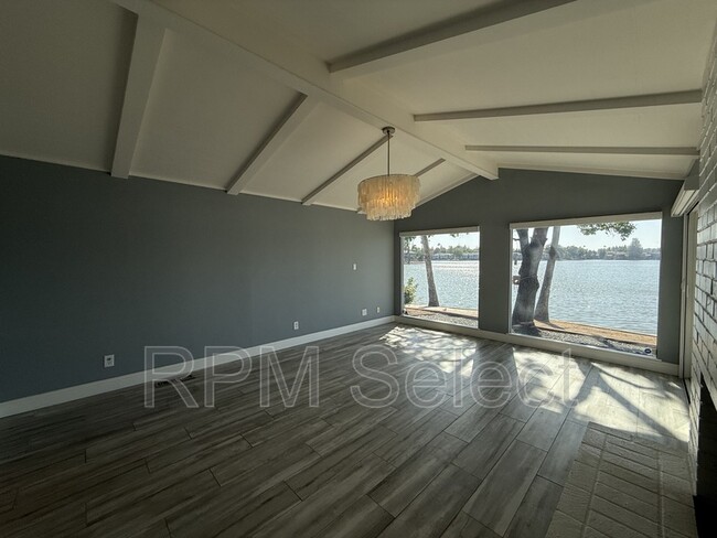 Building Photo - 23 Sail Ct
