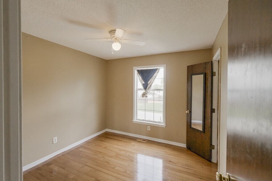 Building Photo - 10725 Cleveland Ave