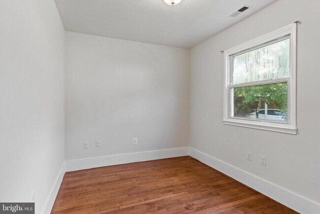 Building Photo - 3709 Forestdale Ave
