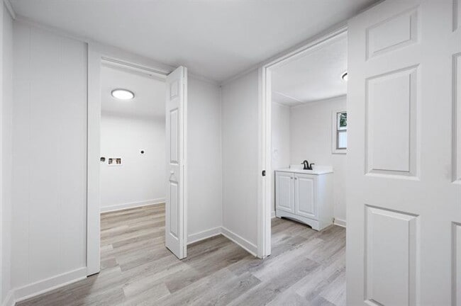 Building Photo - 24 E Iron Belt Rd SE