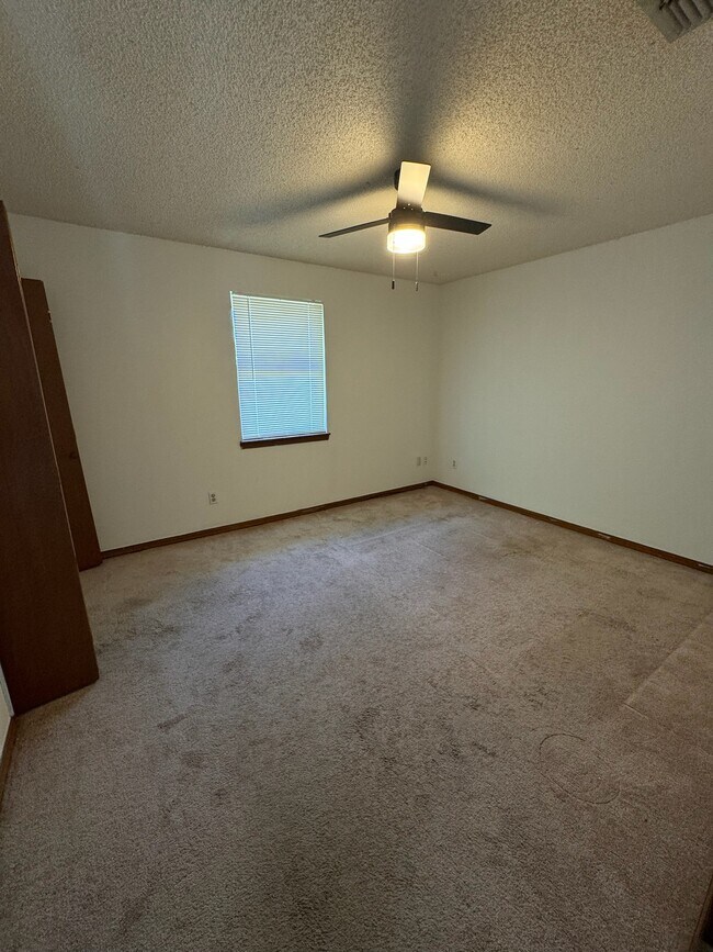 Building Photo - 11719 Fort Caroline Lakes Dr N