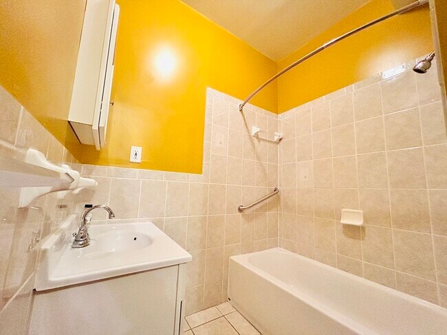 Building Photo - 13 Wyoming St