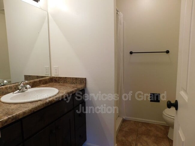 Building Photo - 3045 1/2 Stoneybrook Lane