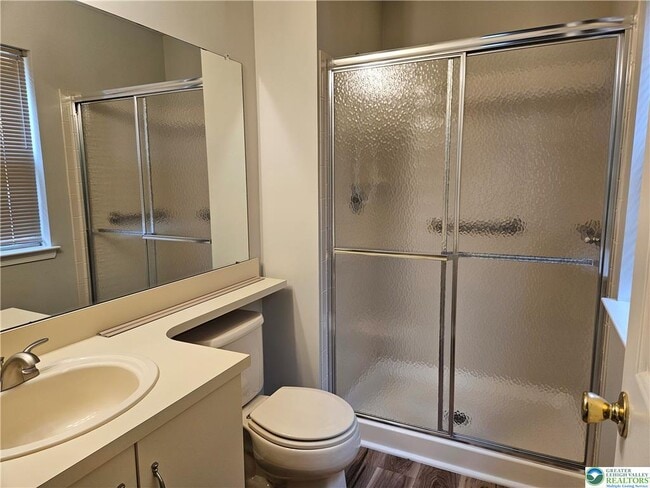 Building Photo - 1876 Mansfield St