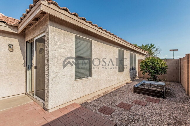 Building Photo - 1543 S Danielson Way