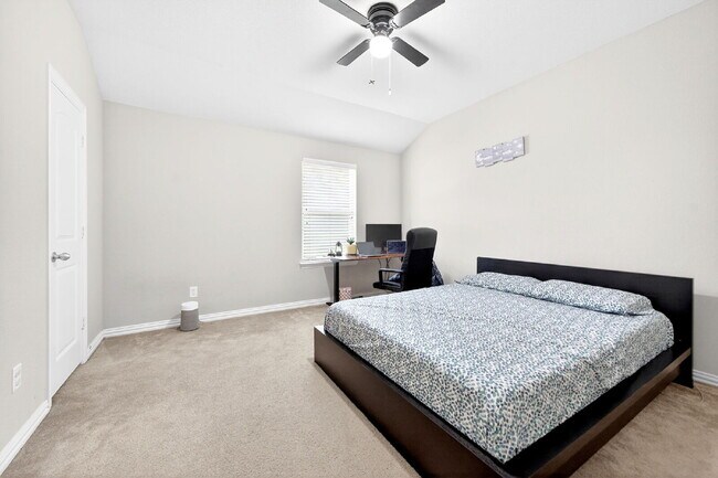 Building Photo - Well-Maintained Home in Irving – Convenient Location & Comfortable Living