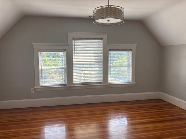 Building Photo - 603 High St