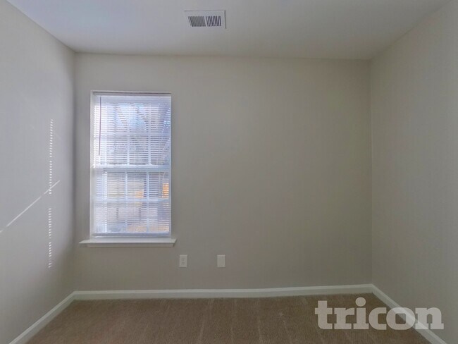 Building Photo - 1110 Hipp Rd