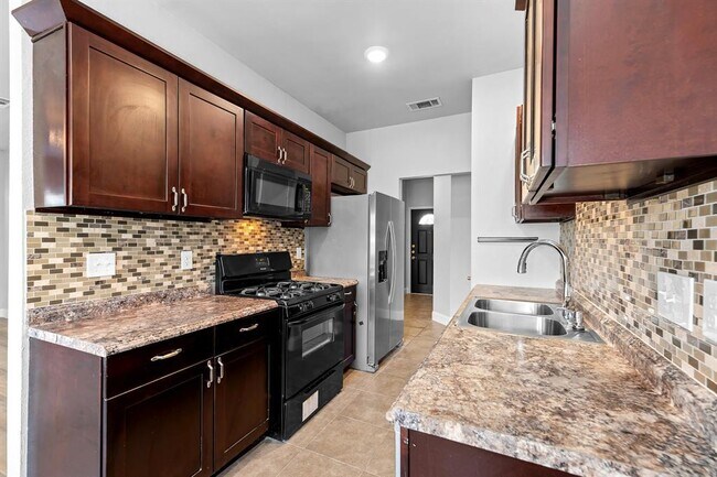 Building Photo - 1207 York Castle Dr