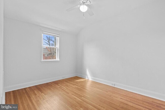 Building Photo - 227 Willow Ave