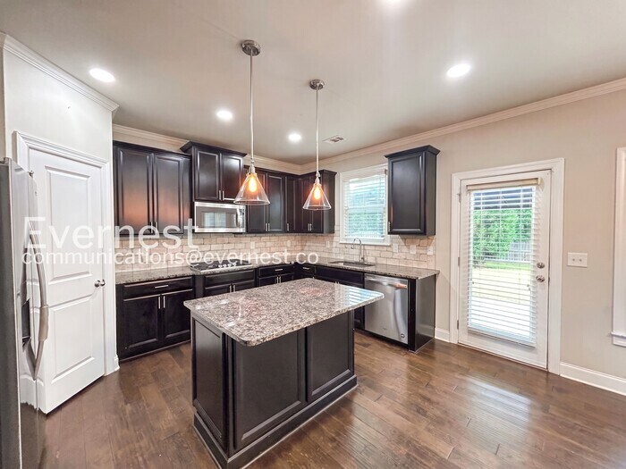 Building Photo - 1643 Fairview Dr